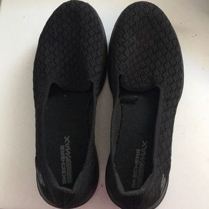 Skechers Goga Max Slip Ons